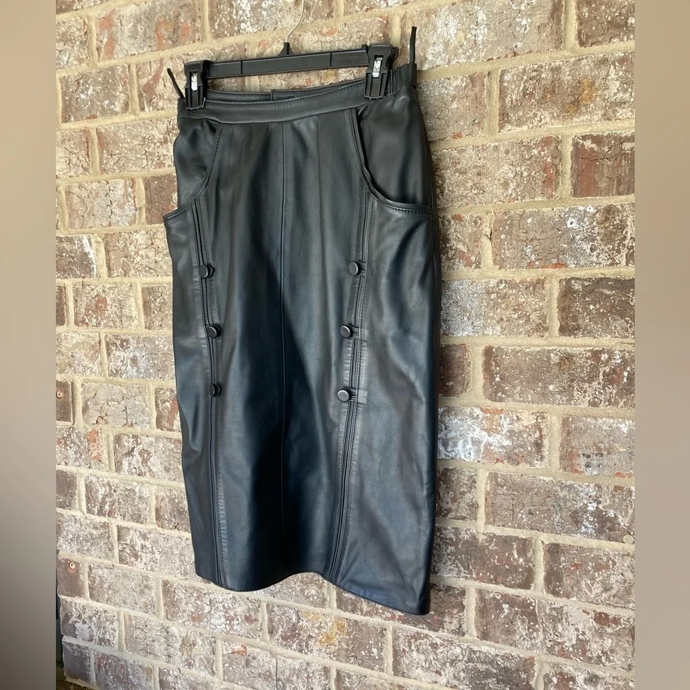 VINTAGE LEATHER SKIRTwith  BACK SLITS Buttons on Front Zipper Elastic Waist Sz 8